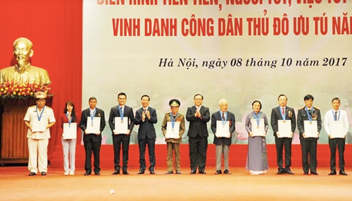 Vinh danh 10 "Công dân Thủ đô ưu tú"