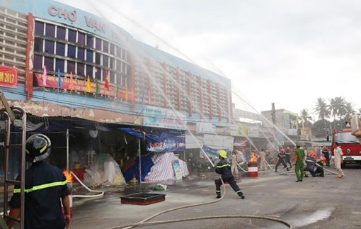 Thực tập phương án chữa cháy và cứu nạn cứu hộ tại chợ Vạn Ninh