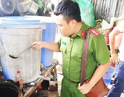 Bà chủ chế nước mắm giá bèo thành thương hiệu xịn