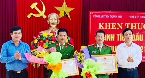 Khen thưởng tập thể, cá nhân có thành tích xuất sắc trong điều tra vụ nổ mìn ở Thanh Hóa