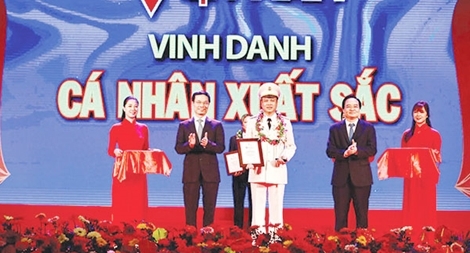 Trưởng Công an phường được tôn vinh tại chương trình "Vinh quang Việt Nam"