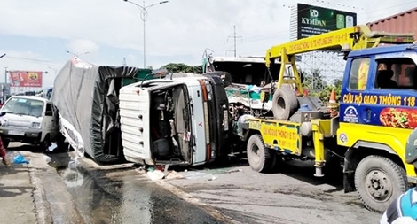 Tông xe liên hoàn, QL1A ùn ứ kéo dài 