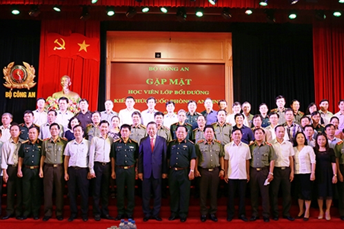 Bộ Công an gặp mặt BGĐ Học viện Quốc phòng và các học viên Lớp Bồi dưỡng kiến thức QP-AN
