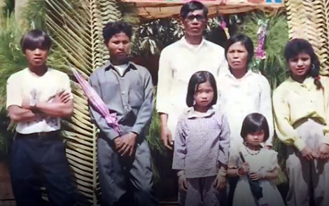 Tình mẫu tử thiêng liêng của người mẹ nuôi 9 đứa trẻ bị bỏ rơi