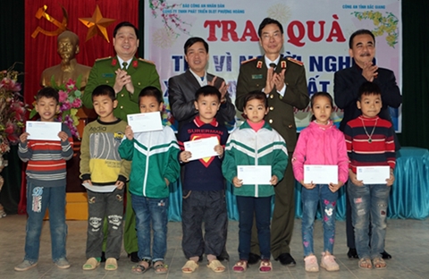 Đượm nghĩa tình từ chương trình “Tết vì người nghèo”  