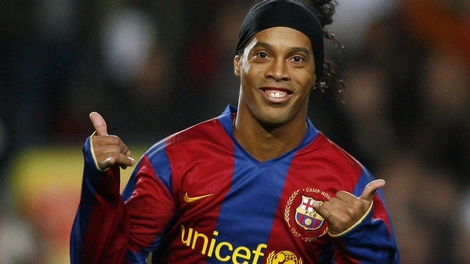 Ronaldinho giải nghệ: Tạm biệt nụ cười sáng cả góc sân