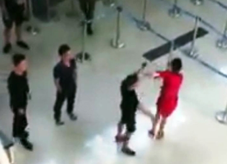 Thông tin chính thức vụ nhân viên Cảng hàng không Thọ Xuân bị hành khách hành hung