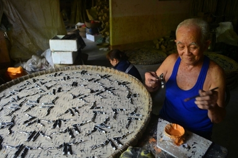 Độc đáo sản phẩm tôm hùm bằng tre