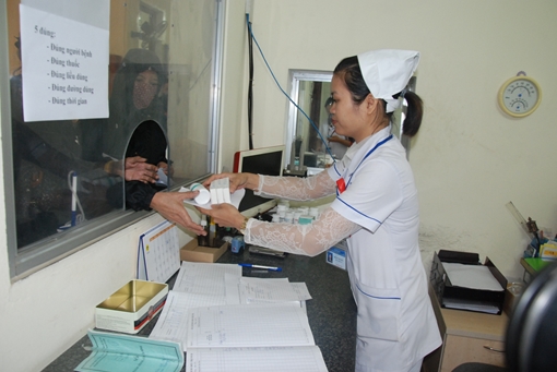 Tham gia bảo hiểm y tế để khống chế lây nhiễm HIV/AIDS