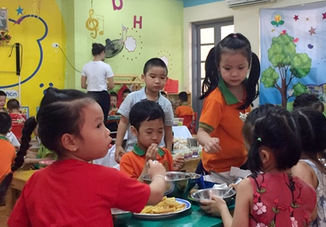 Tăng cường giám sát của xã hội đối với bữa ăn học đường