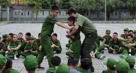 Ngày hè của những chiến sĩ nhí trên thao trường