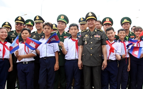 Giao lưu hữu nghị biên giới Việt Nam – Campuchia