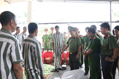 Thứ trưởng Nguyễn Văn Sơn kiểm tra công tác tại Trại giam Xuân Hà