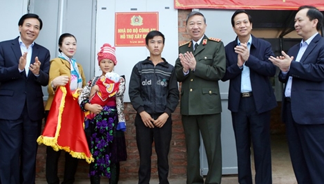 Đồng bào dân tộc Mông ở xã Nậm Kè gửi Thư cảm ơn Bộ trưởng Bộ Công an