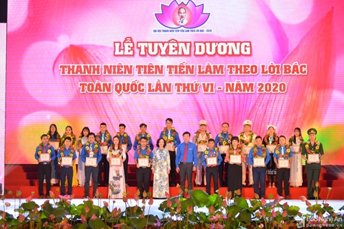 Tuyên dương Thanh niên tiên tiến làm theo lời Bác