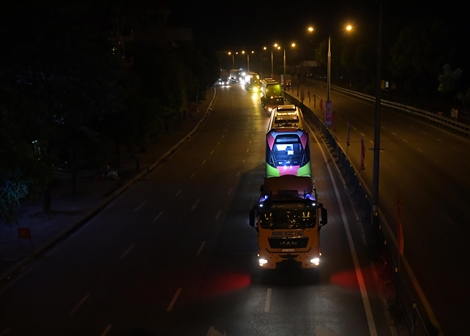 Đoàn tàu metro Nhổn - ga Hà Nội về Depot Nhổn trong đêm