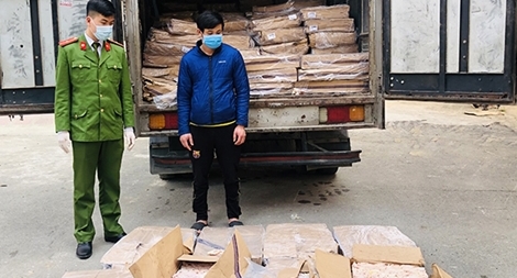 1.530kg chân gà Trung Quốc bốc mùi hôi thối nhập lậu vào Việt Nam 