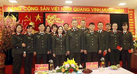 Bộ trưởng Tô Lâm kiểm tra công tác ứng trực một số đơn vị của Bộ Công an