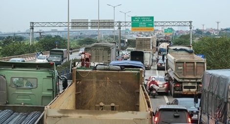 Cần sớm khắc phục điểm đen ùn tắc và tai nạn trên cầu Thanh Trì