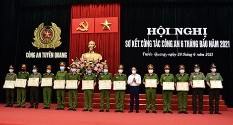 Công an Tuyên Quang sơ kết công tác 6 tháng đầu năm
