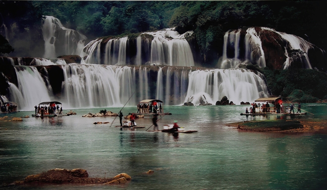 Bạn sẽ được trải nghiệm 100 bức ảnh tuyệt đẹp về đất nước Việt Nam, từ cảnh quan thiên nhiên tới đời sống con người. Hình ảnh sẽ đưa bạn đến những nơi bạn chưa thấy trước đây và khám phá tinh túy và sự đa dạng của Việt Nam. Hãy đến và trưng bày niềm đam mê của bạn với hình ảnh Việt Nam!