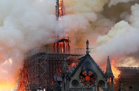 Vì sao Pháp không dùng chiến thuật "quả bom nước" chữa cháy Nhà thờ Đức Bà Paris?