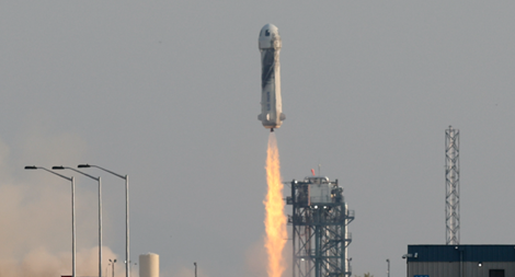 Tỷ phú Jeff Bezos thực hiện thành công chuyến bay lịch sử vào không gian