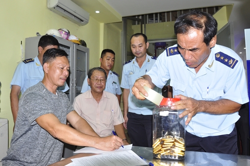 Bắt quả tang đối tượng vận chuyển 18 kg vàng qua biên giới