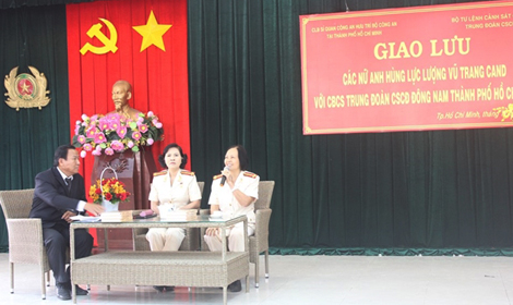 Gặp gỡ giao lưu với hai nữ Đại tá, Anh hùng LLVTND