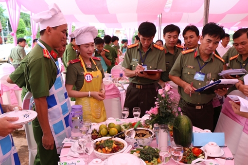 Sôi nổi Hội thi nấu ăn “Bữa cơm gia đình - ấp áp yêu thương”