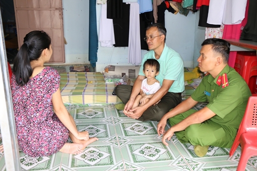 Sự thật bất ngờ đằng sau tin đồn “bắt cóc trẻ em” gần trụ sở Công an