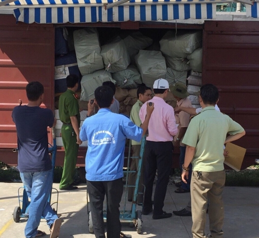 Truy tìm chủ lô hàng “khủng” trên 3 toa tàu nghi nhập lậu