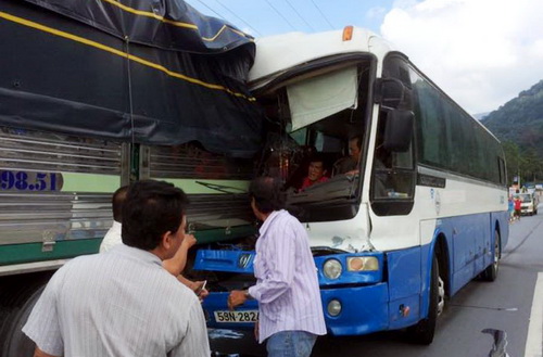 Đề nghị khen thưởng tài xế mưu trí giúp hai xe khách thoát nạn