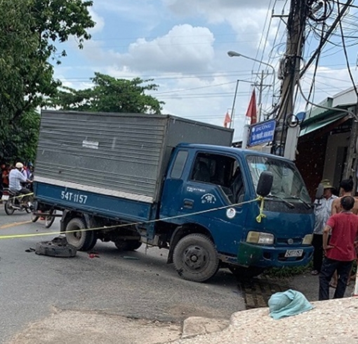 Truy tìm tài xế xe tải sau va chạm chết người