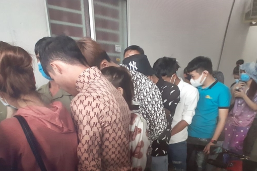 Phát hiện nhiều nam nữ phục vụ karaoke “dính” ma túy