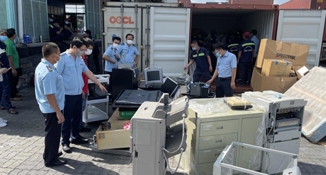 Phát hiện container chứa hàng cấm nhập khẩu đã qua sử dụng