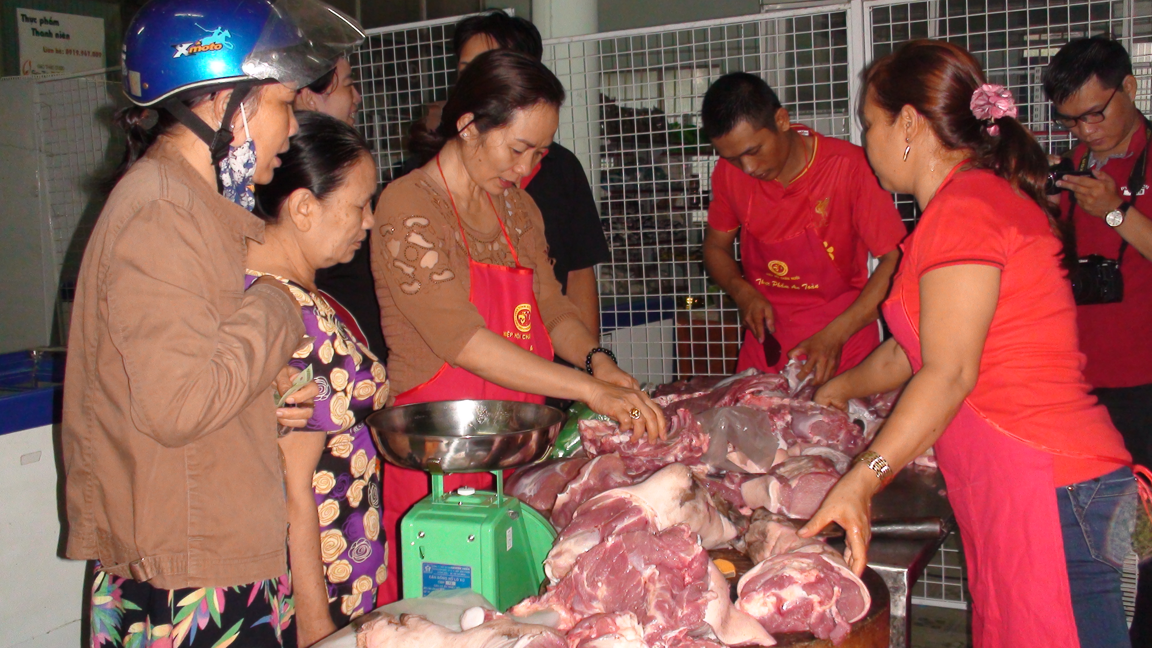 Giá heo thịt giảm mạnh sau vụ phát hiện heo bị tiêm thuốc an thần