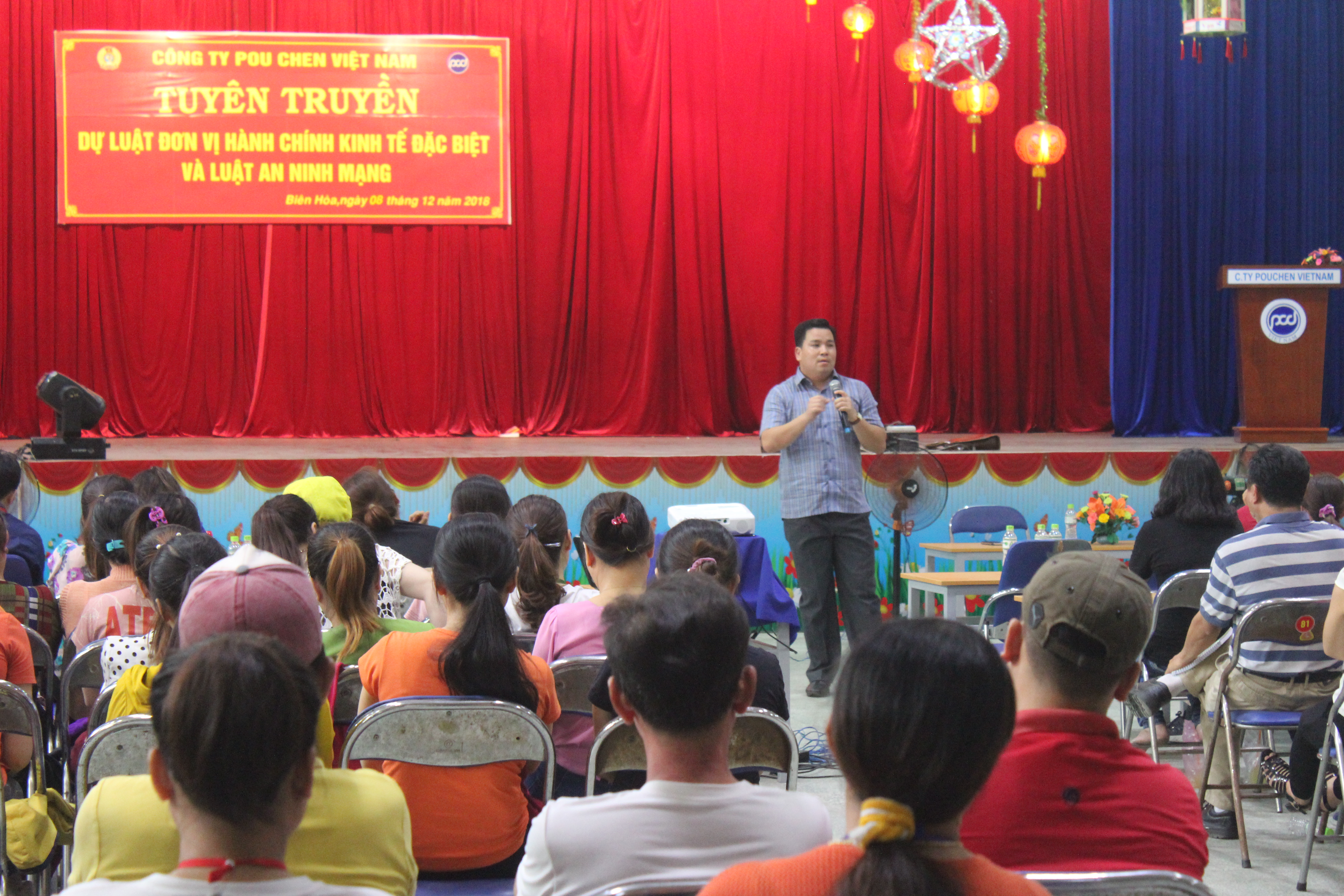 Tuyên truyền luật An ninh mạng và dự luật đơn vị hành chính kinh tế đặc biệt cho công nhân