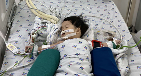 Bé gái suýt mất mạng vì hóc xương lươn