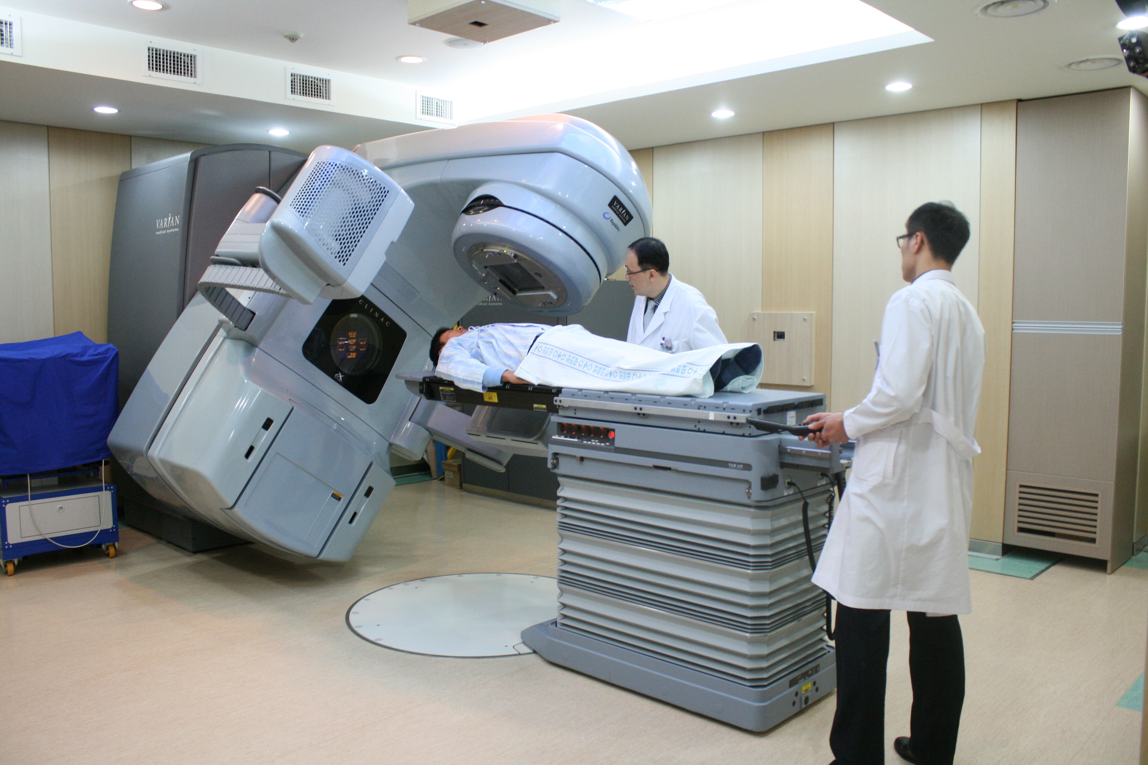 Đẩy mạnh ứng dụng năng lượng nguyên tử trong điều trị ung thư 