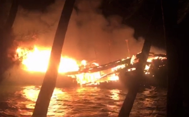 Cháy tàu cá trong đêm, thiệt hại 10 tỷ đồng 