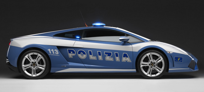 Những chiếc siêu xe của cảnh sát Italia - Báo Công an Nhân dân điện tử