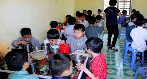 Xã hội hóa bữa ăn bán trú cho học sinh miền núi