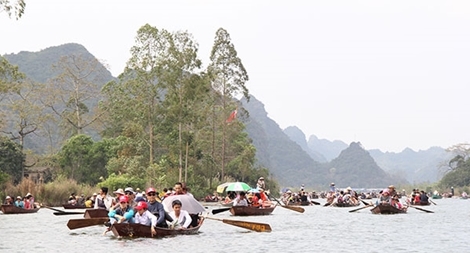 Lễ hội chùa Hương: Miễn phí vệ sinh nhưng tăng giá vé tham quan