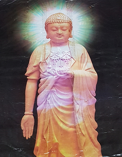 Ảnh Phật Phát Hào Quang là biểu tượng của sự thanh tịnh và sức mạnh siêu nhiên. Bạn sẽ cảm nhận được sự bình yên và sự kết nối với Vũ Trụ khi chiêm ngưỡng những bức ảnh này. Hãy dành cho mình thời gian để thư giãn và tìm thấy sự chỉ bảo của Phật Giáo.