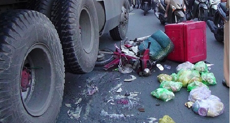 Làm gì để tránh nguy hiểm do “hung thần xa lộ” gây ra?