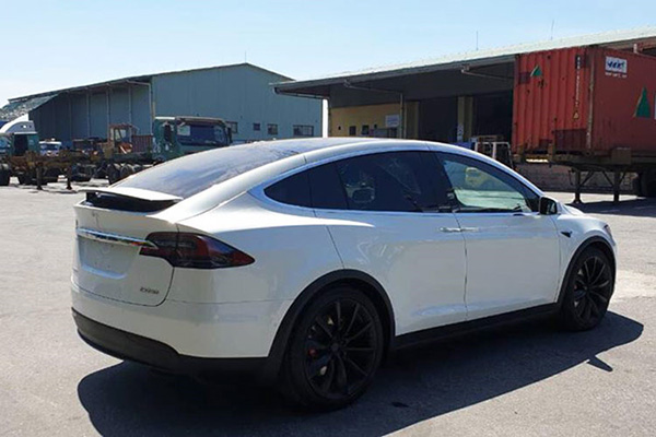 Tesla Model X P100D Giá 9 Tỷ Tặng Vợ 20-10 Khiến Chị Em Phát Sốt - Báo Công  An Nhân Dân Điện Tử
