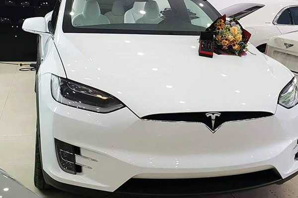 Tesla Model X P100D Giá 9 Tỷ Tặng Vợ 20-10 Khiến Chị Em Phát Sốt - Báo Công  An Nhân Dân Điện Tử