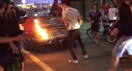 Đi bão ăn mừng, siêu xe Lamborghini bốc cháy