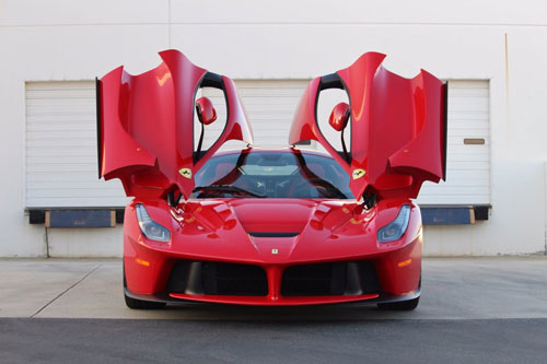Hãy xem những hình ảnh đẹp ngất ngây của siêu xe Ferrari, từ thiết kế đến công nghệ đều khiến người xem mê mẩn. Nếu bạn là một tín đồ yêu xe hơi, chắc chắn bạn sẽ không muốn bỏ qua bất kỳ một bức ảnh nào về Ferrari.